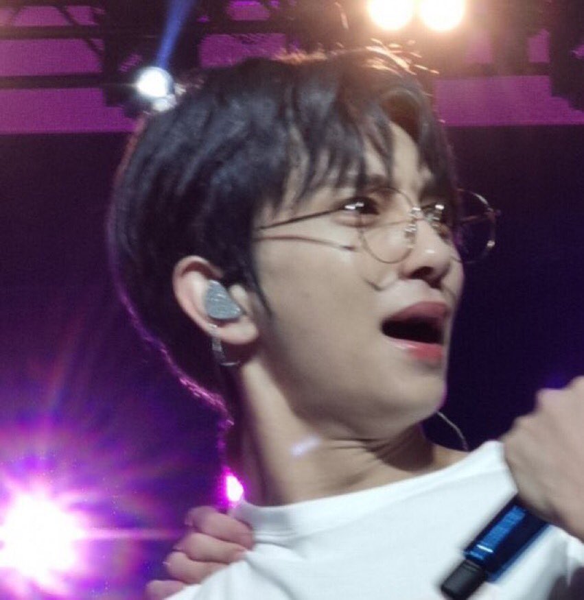 I want to applaud whoever took this pic  @pledis_17