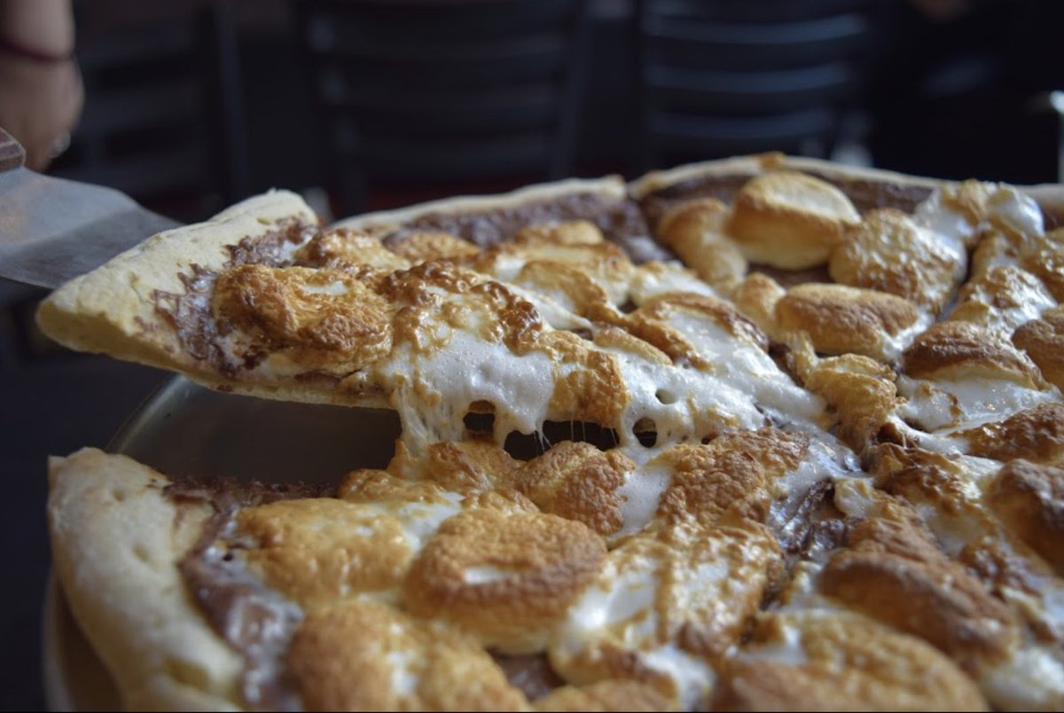 Pizzaritas's tweet photo. A little something sweet to start off your week. 😋 #NutellaandMarshmallow https://t.co/NxZWB7QHvH