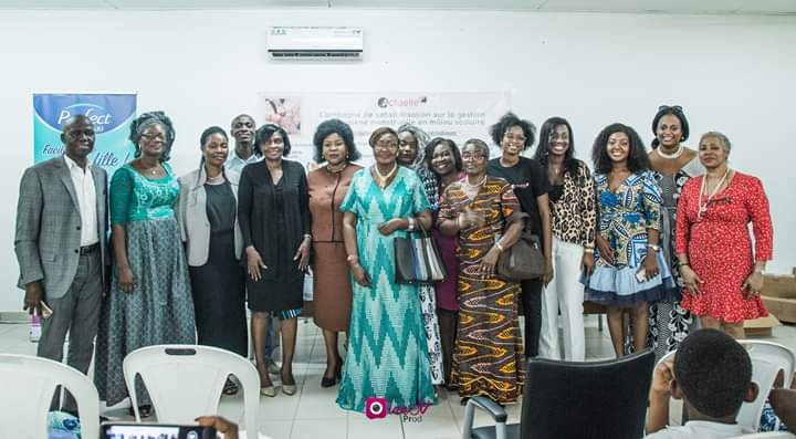 actuellesmag's tweet photo. #GHM2020
La campagne de sensibilisation sur la gestion de l'hygiène menstruelle en milieu
#Act1: lycée moderne des jeunes filles de yopougon 😍😍😍

Merci à toutes ces femmes exceptionnelles 😍😍😍🤩🤩🤩

Merci à #Perfect qui nous a permis d'offrir 1500 serviettes aux filles. https://t.co/dQ3lGkQpNA