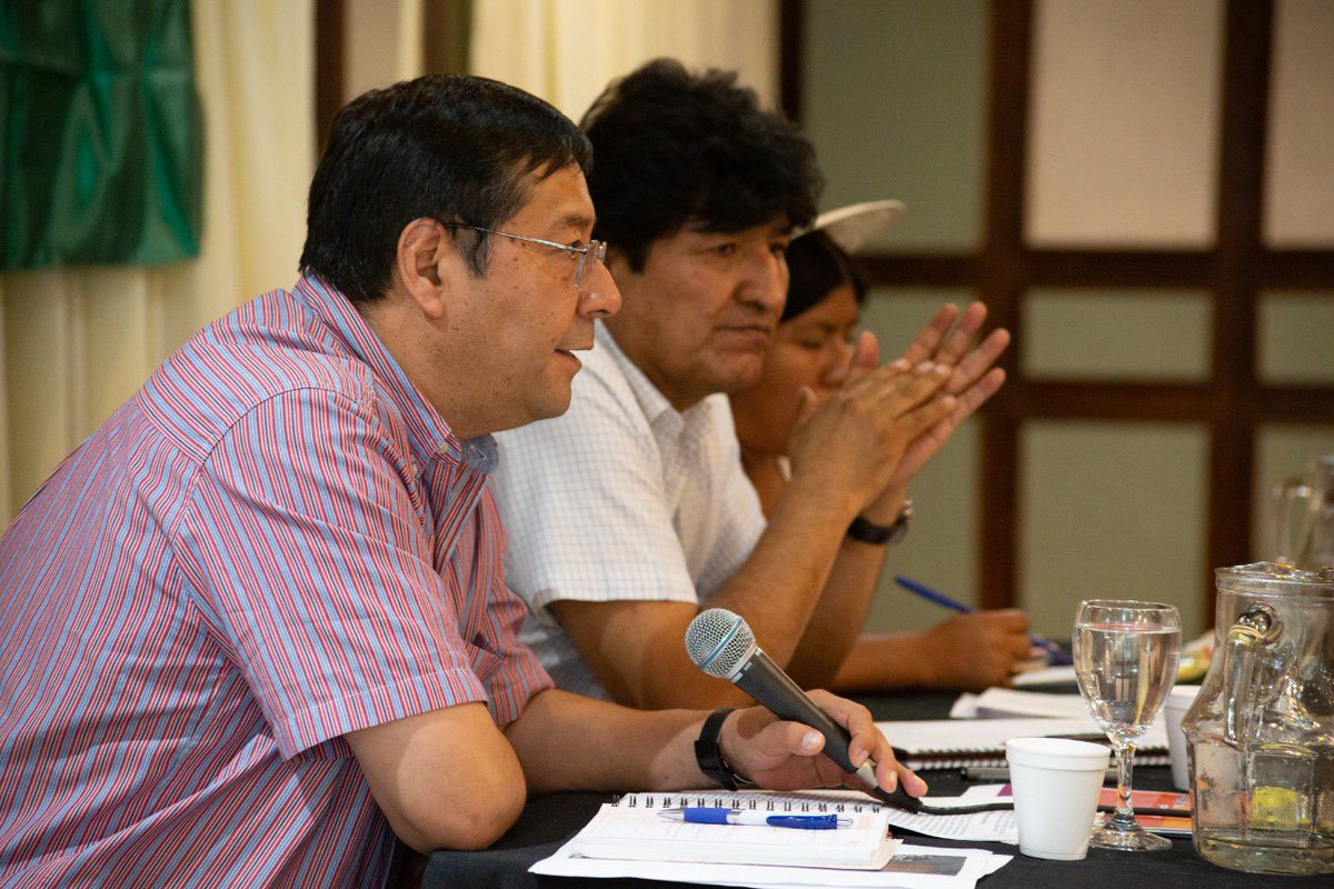 LuchoXBolivia's tweet photo. En la reunión del MAS-IPSP, en Buenos Aires, los dirigentes dieron un informe sobre cómo la economía de sus regiones se encamina hacia una crisis e inestabilidad por errores del actual gobierno. Nos comprometemos a garantizar una economía en crecimiento. https://t.co/1M4kpIfWV8