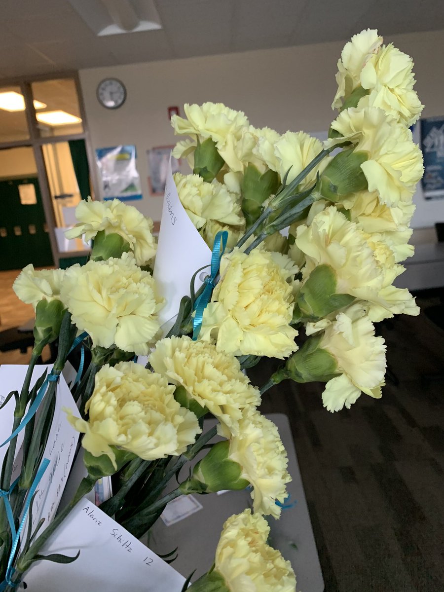FblaGretna's tweet photo. Thanks @OmahaWelchHyVee for helping Gretna #bekind! Your flower donation made our day and will help FBLA pay for our national competition! We ❤️ HyVee! https://t.co/lazIvasAQj