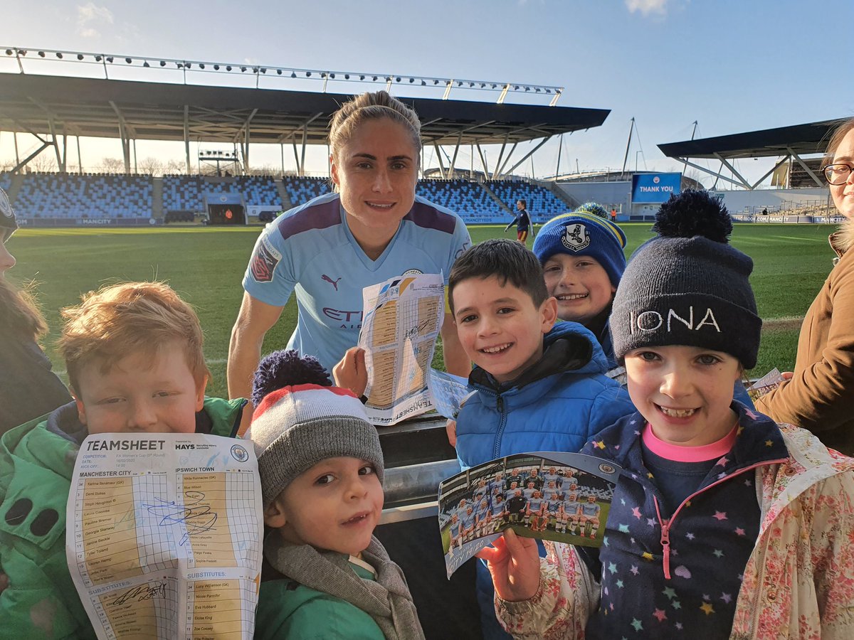 CranstonDj's tweet photo. Great day @ManCityWomen match yesterday - great atmosphere , football , entertainment and family friendly....shout out to @stephhoughton2 / @ellsbells89 and others who made the kids day with autographs / photos !!! https://t.co/IL4JhBJves