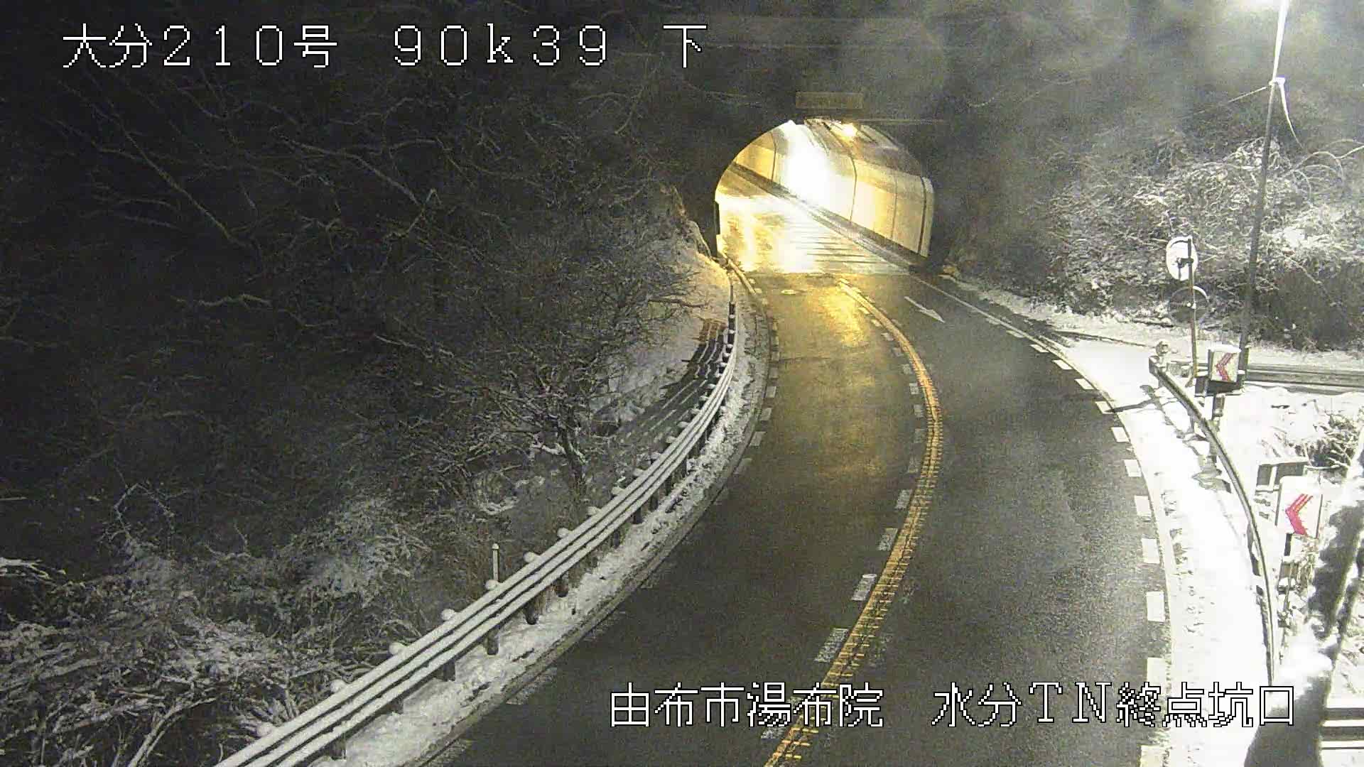 国土交通省 大分河川国道事務所 2月18日 火 6時現在 国道210号湯布院町水分トンネル付近の現在の状況です 国道210号 は通常通り 通行可能です 引き続き最新の道路情報をチェックし 通行の際は十分にご注意下さい 道路のライブ映像 T Co