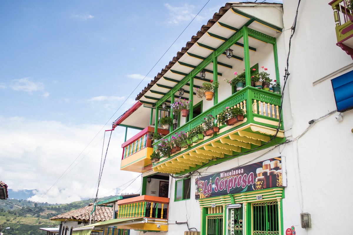 CPTUR_Col's tweet photo. Risaralda Pueblos con encanto es una iniciativa que busca fortalecer el turismo a partir de la riqueza cultural con que cuenta el departamento. 

Conoce más de esta iniciativa que recibió reconocimiento por parte del CPTUR en la categoría Cultural:  https://t.co/EV9nBmg4ZJ https://t.co/xaiMVCASkw