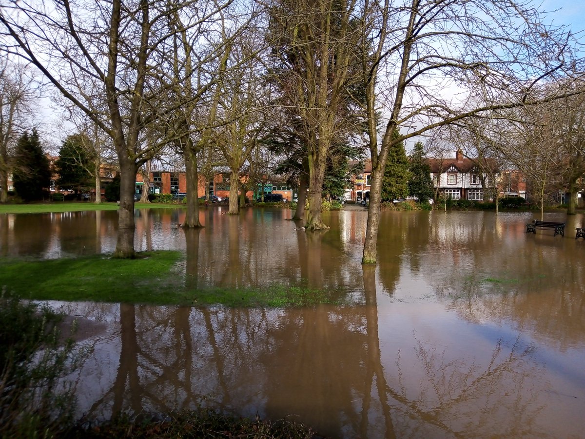 marksphotos's tweet photo. flooding in queens park loughborough leicestershire #flood #weather #StormDennis https://t.co/wlUWANJ2Ki