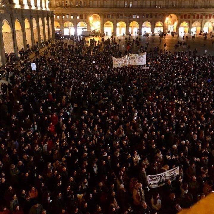 lauraboldrini's tweet photo. Una città unita nel nome di Patrick Zacki, una città unita nel nome dei diritti e della libertà, una città unita che parla a nome di un Paese intero. 
Grazie #Bologna https://t.co/D0yVopwSq6
