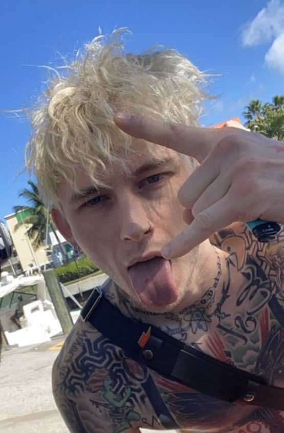 mgkscandy's tweet photo. i love my dads https://t.co/BwwriKBxQp