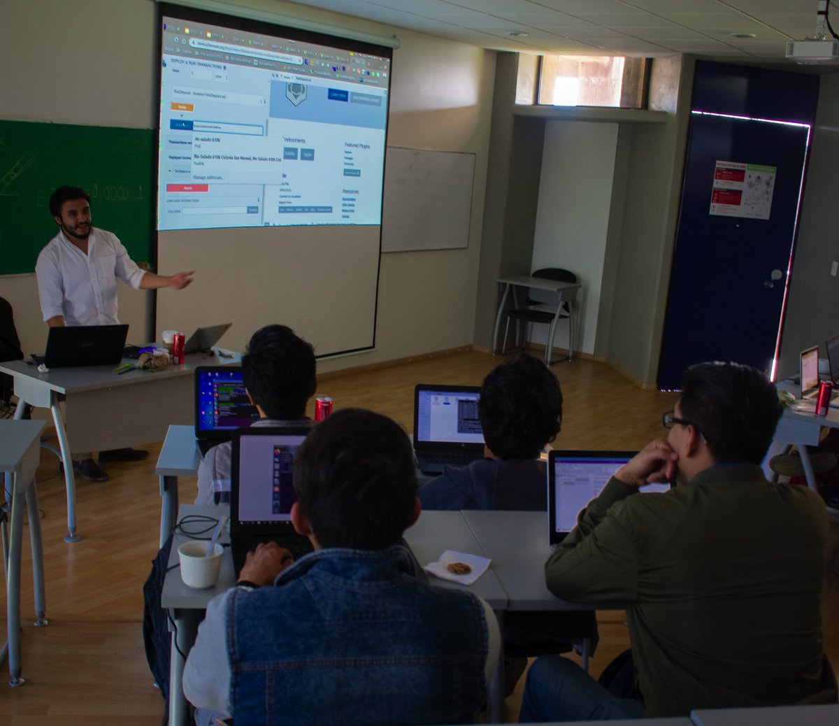 lumitblockchain's tweet photo. Workshop Maker ETH-DAO
@IberoPuebla @MakerDAO @WF_Latam #DIA1 #workshop
#lumithub #MakerDAO #etherum
#DIA1 #8FEB https://t.co/AymvzsMkox https://t.co/G189fcjqrE