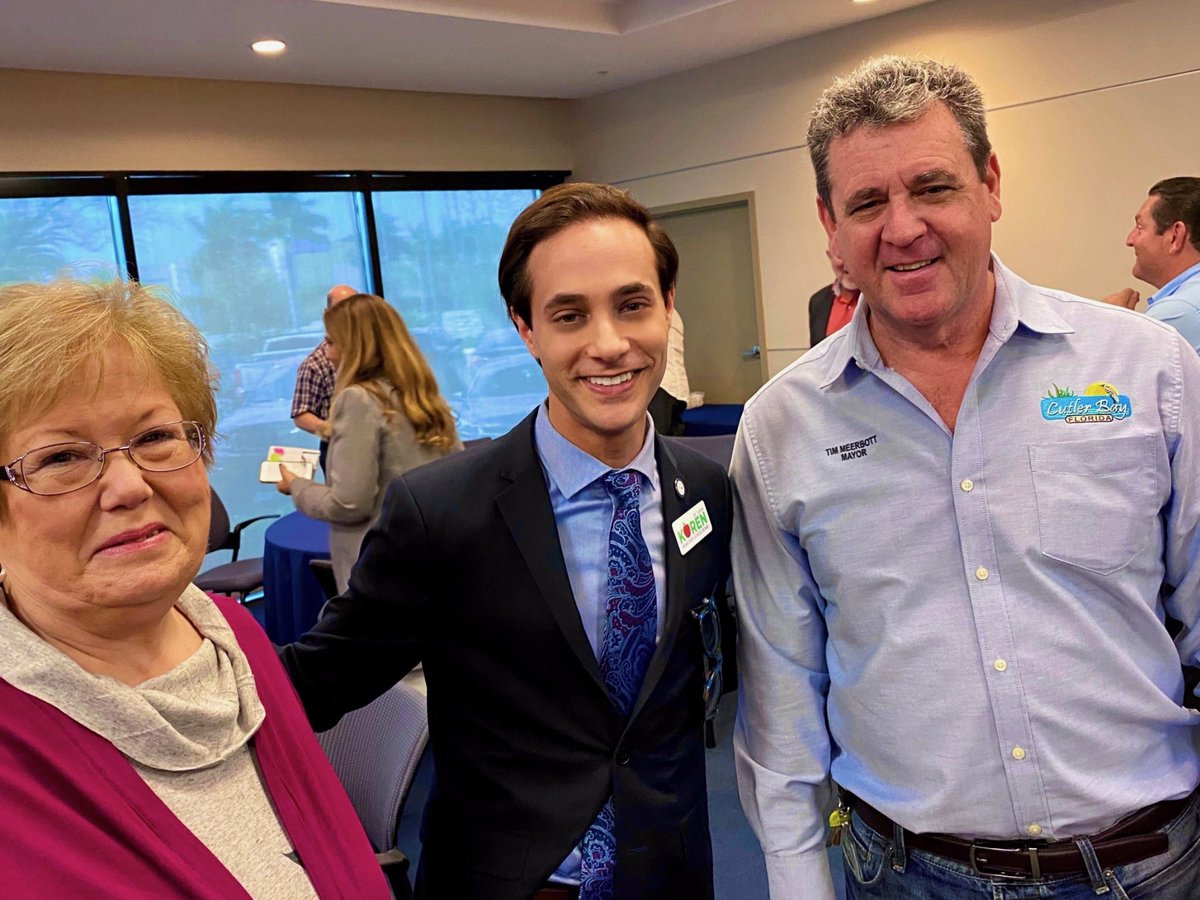 DrJustinKoren's tweet photo. ✅ A distinct pleasure discussing my educational priorities with the members of the #CutlerBayBusinessAssociation 
@cutlerbaybiz  during their monthly meeting at Town Hall, featuring guest speaker Mayor Tim Meerbott! from @townofcutlerbay  @MiamiDadePD https://t.co/ekBIWGPw5I
