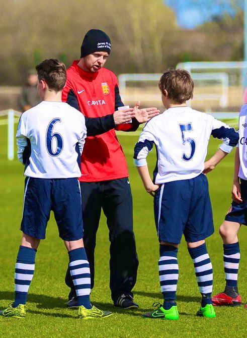 azzatravers's tweet photo. An enjoyable evening with our @JFALinkCoE U14s with an out of possession session based on prevent 1v1s in the left back area. #Marking #distances #interceptions #delay #deny #dictate #primaryplayer #primaryunit #secondaryplayer #secondaryunit https://t.co/dWlgK2XAPr