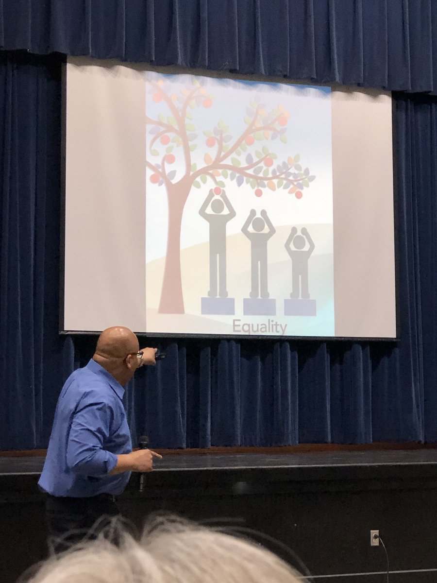 DivineCreate97's tweet photo. Leveling the playing field does not mean being equal for all our students. Finding out what each student needs to come to the playing field (equity) to be successful and as Principal Kafele said... to be able to eat #differentboxes ⁦@PrincipalKafele⁩ https://t.co/svlc9wk0X7
