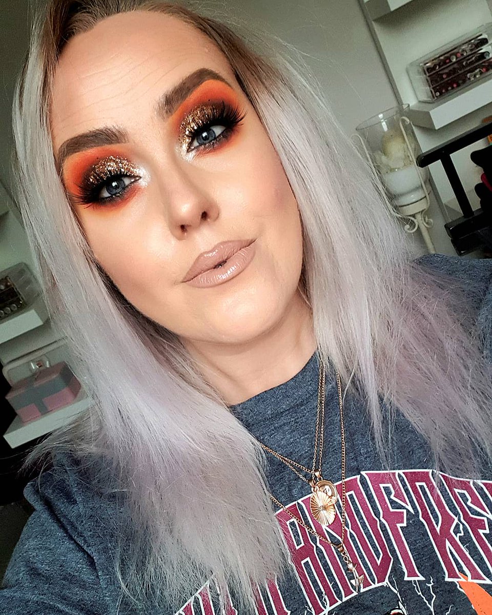 Kitch_Beauty's tweet photo. So it was my ginger BFFs birthday the other week so of course I had to honour her with this orange look 🧡🧡🧡
Appointments and lessons available please message to book 🤳
#eyeconic #dippedingold #glitter #makeupartist #beautyblogger #mua #manchester #beautyblog #ukmua https://t.co/mREDV5Irzc