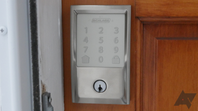 Schlage_Locks's tweet image. Not sure about smart locks? Here is what to consider before purchasing one: ms.spr.ly/6012Two7E #schlage #smartlock #smarthome