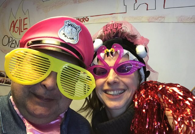 Latti_Nbg's tweet photo. Nach getaner Arbeit noch a bissel Spaß gehabt mit @stefaniekruegl 

Danke an die Orga von #AgileOpenFire https://t.co/wL8mIqhMqi