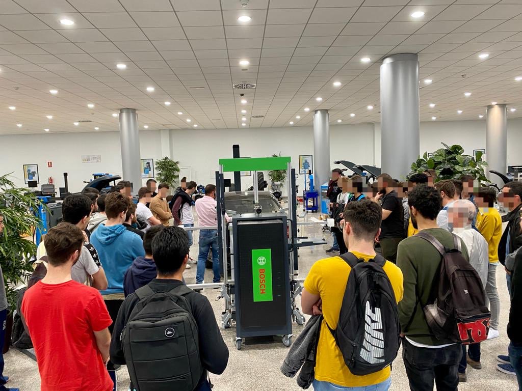 latorretaelx's tweet photo. Visita a las instalaciones de AD SERCA, conociendo el gran trabajo de logística, maquinaria, formación, etc.

Gracias por abrir vuestras puertas #adserca

https://t.co/Ts6TPgrd8L https://t.co/gAfcJz2ids