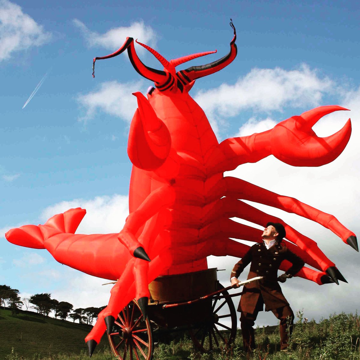 You may have to do a double take 👀 as this huge crustacean 🦞 rolls toward you on wheels, tickling with his tentacles. A popular and needless to say, unique roaming act.
#londonevents #justforfun #corporateevents #walkabout #lobster #whatthehell #ridiculousness #weloveit