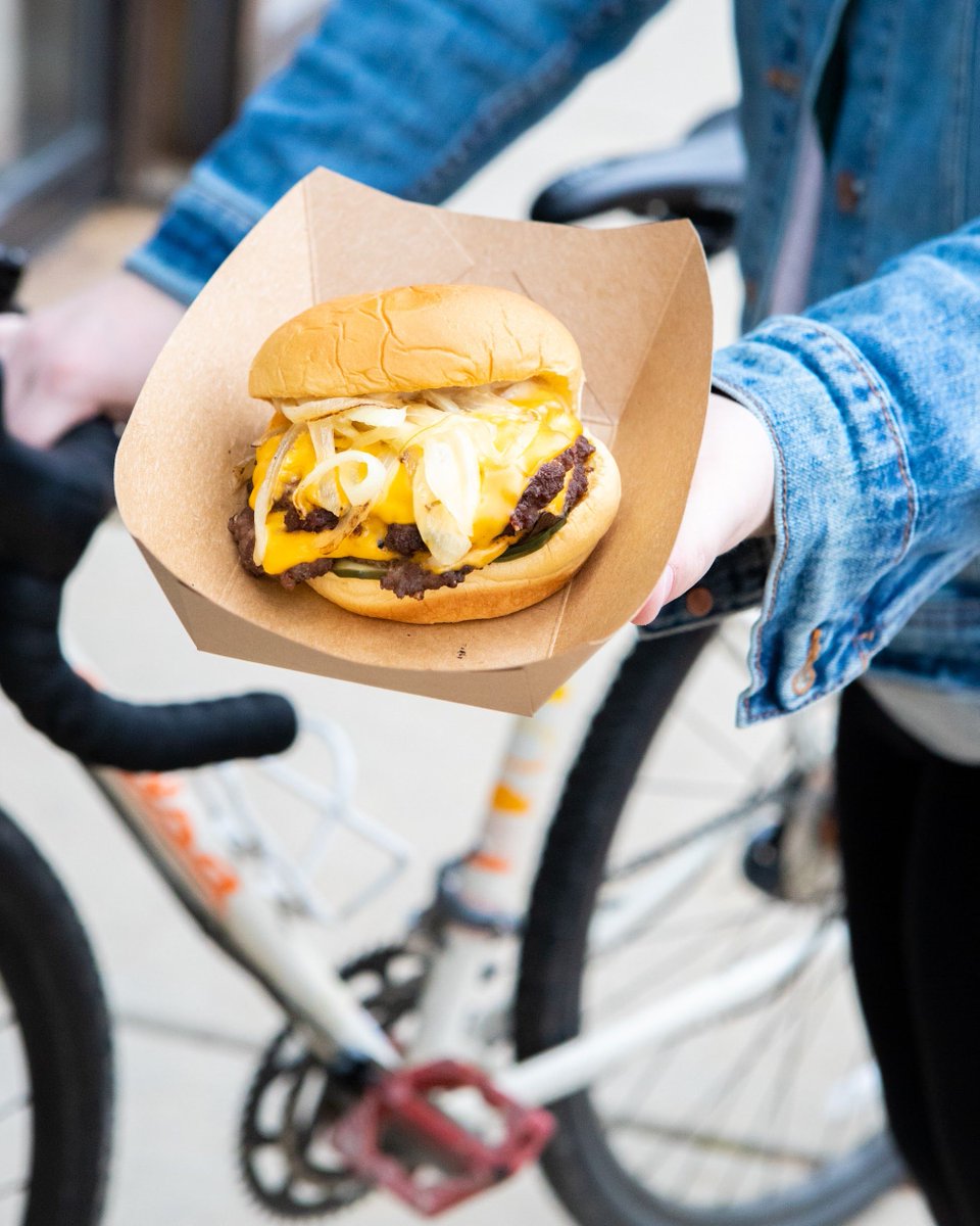 contigoaustin's tweet image. Cars run on gas, bikes run on burgers. Take 25% off of your food every Monday when you ride your bike, and don't forget that we're now open at 4pm Monday-Saturday! 🚲🍔