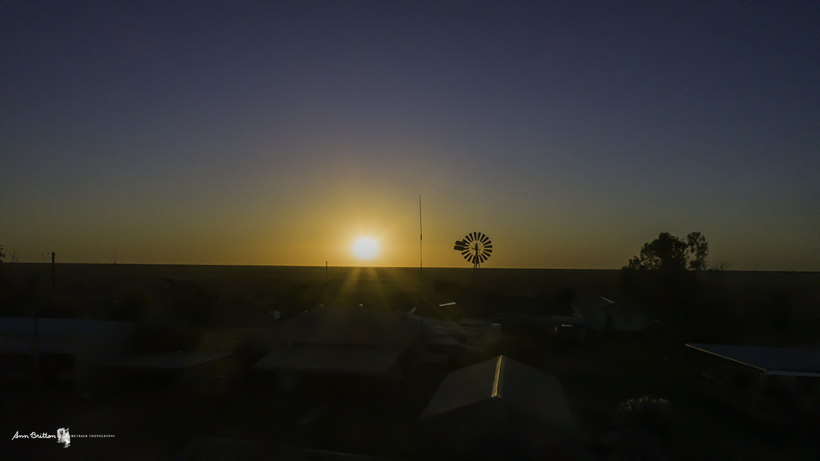 PhotoAnnBritton's tweet photo. I hope 2day is all 2u hoped it 2b 😊I hope it's a happy day for u and you find many things to smile about.😃
#DameDrone #sunrise #moon #Goodwood #lagoon #cattleyard #windmill #GarlandCattleTransport #GoodwoodCrew #cattle #OutbackQueensland #ChannelCountry #MinMinCountry #Boulia https://t.co/40Q6x3h29l