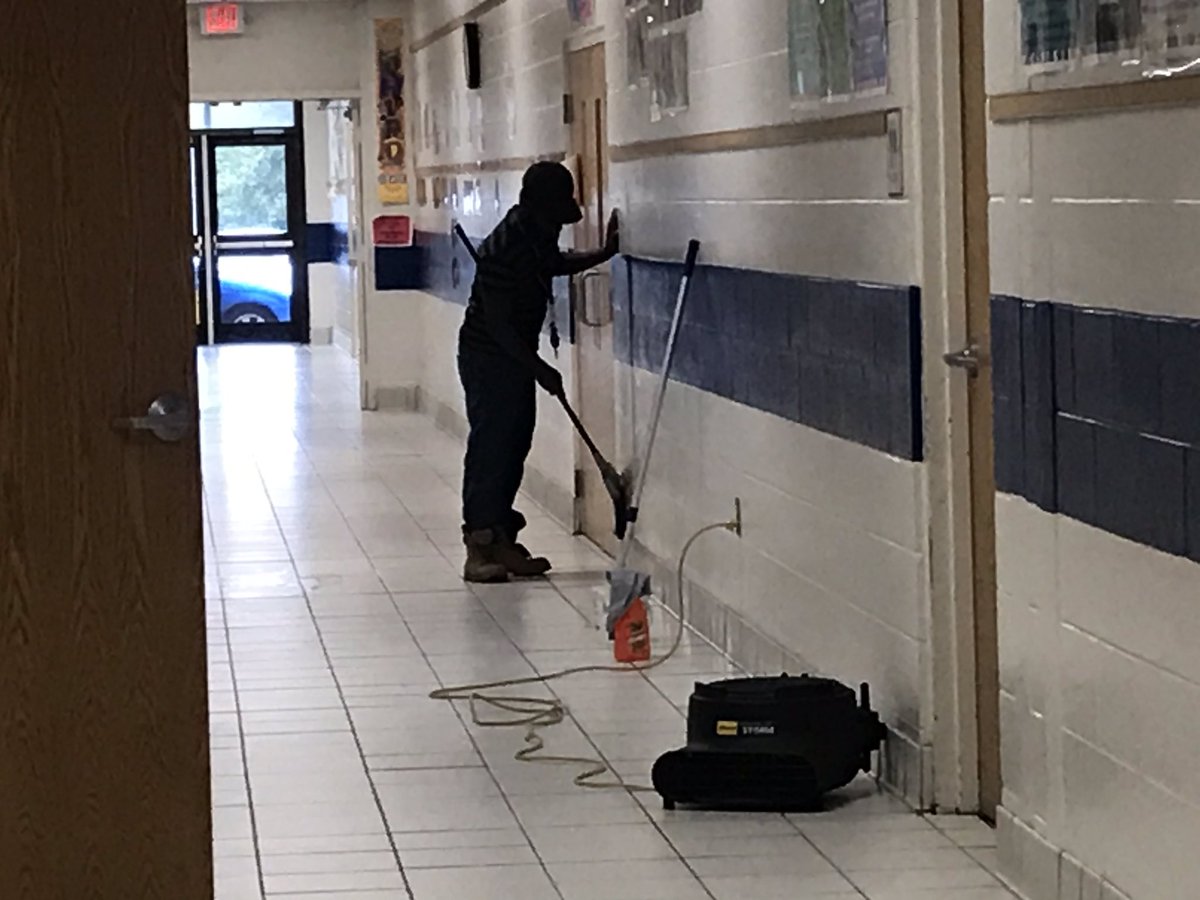 Peacelove1st's tweet photo. On this workday, our custodians scrubbed our walls with a smile on each of their faces. We appreciate you! 💛🏰💙 #grateful #youmakeadifference #itlooksbeautiful #wenotice @GlyndaleElemen1 https://t.co/rE0GjwPEk1