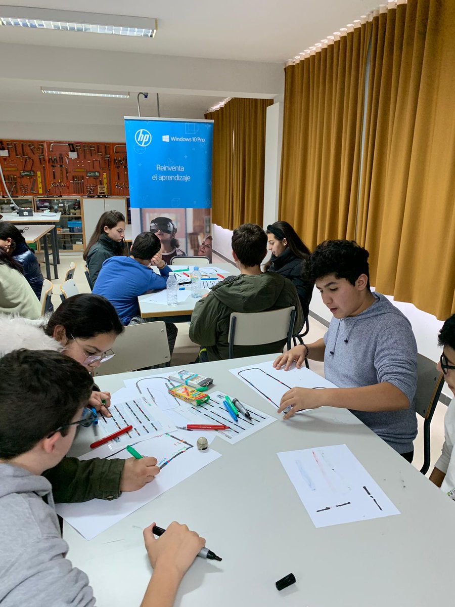 iesalbalat's tweet photo. Hoy, en el IES Albalat, #RoadShow de @hpspana: 
@vrs_e @_ana_barron_ @grupoaed @toovarioficial nos han visitado para que nuestros chicos de 1° ESO y PMAR pudieran conocer #ozobot, practicaran diseño de 3D y disfrutaran de la Realidad Virtual. ¡Gracias mil! @kapormm @enmarcha https://t.co/heDbieZi90