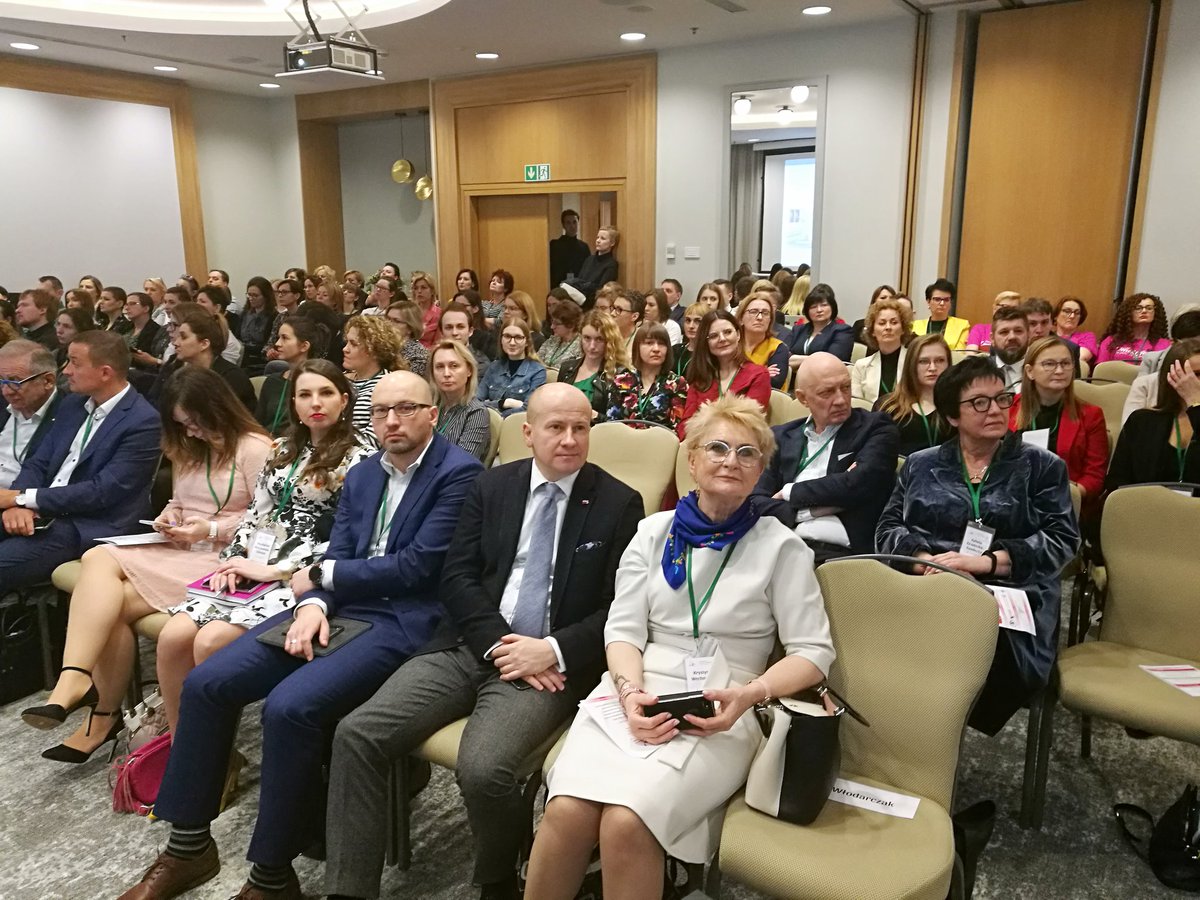 JulianMalicki's tweet photo. Breast cancer in young women. This important topic was debated in Greater Poland Cancer Centre in Poznan. Oncologists, Scientists, Patients and Policy Makers attended. https://t.co/0wxwClD6Om