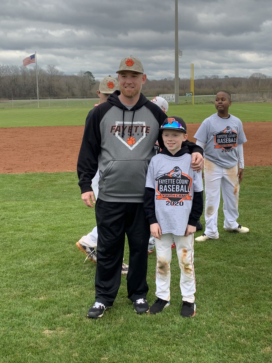 FCHSbaseball4's tweet photo. A few individual pictures of the players and campers! https://t.co/7H1jZCJdN1