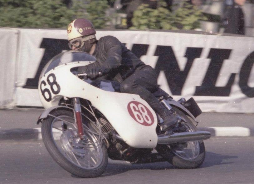 popsyosh34's tweet photo. Eddie Crooks #68
1967 TT
Suzuki T20
#roadracing #puddingbasin https://t.co/7vvpizHBfu