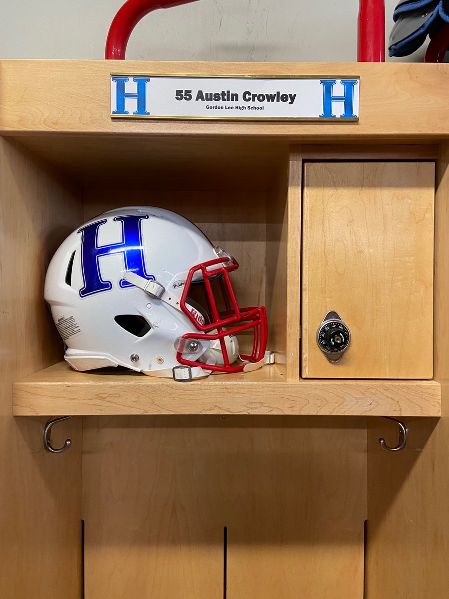 Austintex33's tweet photo. So impressed with Hanover and it’s coaches! Thanks for a great visit!  #havocinthetrenches @CoachGault @Coach_Jay53 @MTHE012 @HC_Pitbulls @HanoverFTBL @NwGaFootball https://t.co/BngnfZPZ1f
