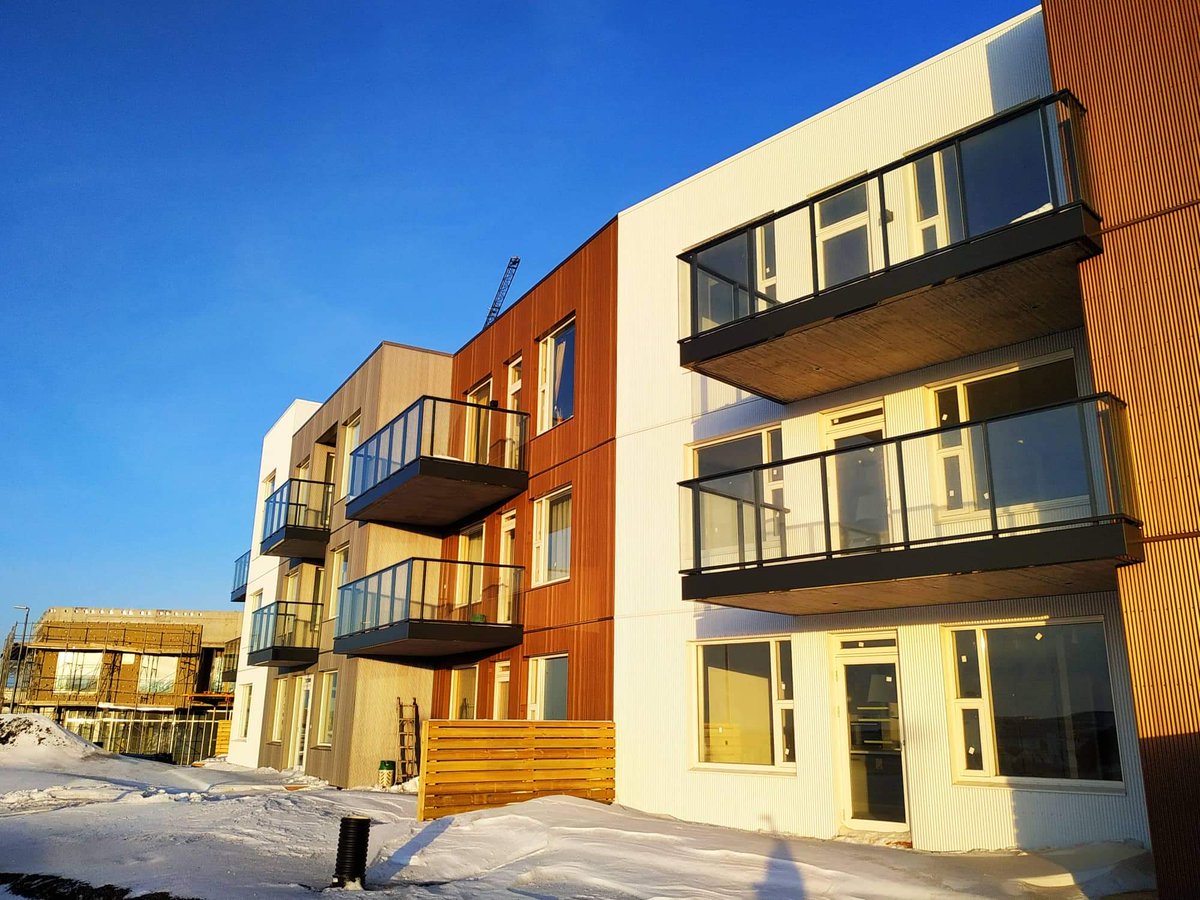 Erum að ljúka við þriðja húsið af fjórum við Vinastræti í Urriðaholti fyrir ÞG Verk. #svalir #svalahandrið