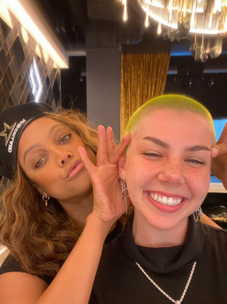 emmymhartman's tweet photo. I CANT PROCESS https://t.co/plmWvcDvU8