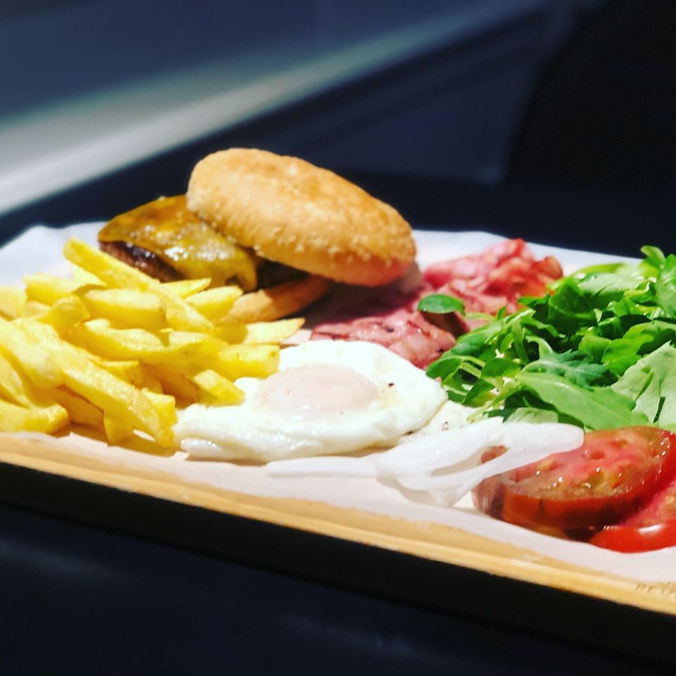 📌 ¿H A S P E N S A D O D Ó N D E C O M E R?
.
〰️ Te recomendamos @YinkoRestaurante: Ambiente tranquilo y actual
.
.
🔶 Terraza
.
🔶 Salas Climatizadas
.
🔶 Eventos
.
🔶 Afterwork
.
〰️ Situado en @CCMoralejaGreen
.
📍 Avda. Europa, 10 _ Alcobendas
📲 tumenuenlastablas.com