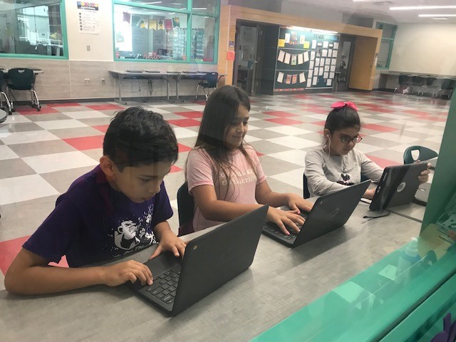 lgorham_laura's tweet photo. My students working hard on DreamBox! They get so excited to see who can complete the most lessons each week.... https://t.co/DhpIgaIidG