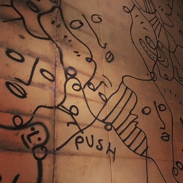 NellySpectacle's tweet photo. Rolf and Daughters #mural.
.
.
.
#nashville #tennessee #farmtotable #rolfanddaughters #restaurant #foodie #spatchcockchicken https://t.co/6Q6QAF55dU https://t.co/7rJIbUi5gY