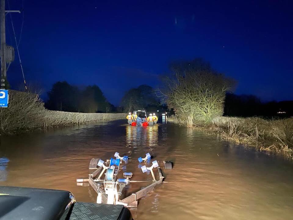 SARAWyreF's tweet photo. We have been deployed in #Herefordshire this afternoon and into tonight Working with @HWFire @HWFireControl We have used boat to perform welfare checks on residents in areas cut off by flood water and have been evacuating residents whose homes are flooded or have lost power. https://t.co/kdtmiMFkLE