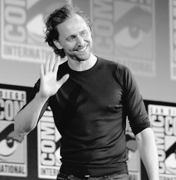 KGullic's tweet image. Night all
Sweet Hiddles dreams to all 
#TomHiddleston #BlackAndWhiteAppreciationClub #FloofyTom #TeddyBearHiddles #BeardyTom