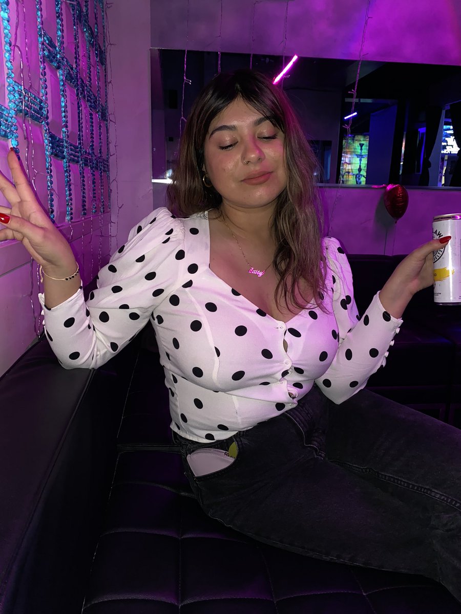 shesdaise's tweet image. Some shit instagram won’t see. #SamebutDiff