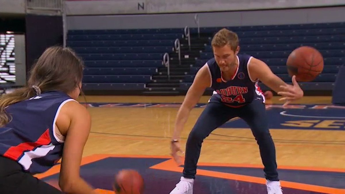 hbiccxx's tweet photo. this photo perfectly describes this season of the bachelor #TheBachelor https://t.co/OeHk0DsBEn