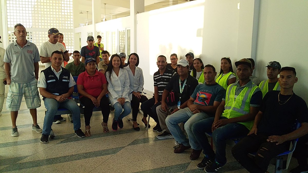 ivsslosroques's tweet photo. @AmbulatorioR Charla COVID-19 dirigida al personal de Aerolíneas, SAIM, SAIME, SATIM, Bomberos Aeronáuticos y Seguridad Aeroportuaria del Aeropuerto Los Roques. Dras María L. Rivas y Evasandry Alarcón Médicos Rurales #IVSS Apoyando la Educación @nicolasmaduro @magallyvina https://t.co/XvHnOEcgm0