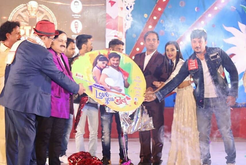aboutollywood's tweet photo. 'Love You ପ୍ରିୟା' Audio Released 📢

Action Star Soham &amp; Pretty Mahima in lead 👏

#follow 👉 @aboutollywood 💥 for one stop entertainment news.

@DasMahimaonline
#allaboutollywood #ollywood #odisha #odia #loveyoupriya #sohamsingh #mahimadas #Bhubaneswarbuzz https://t.co/OmiOxvNbZu