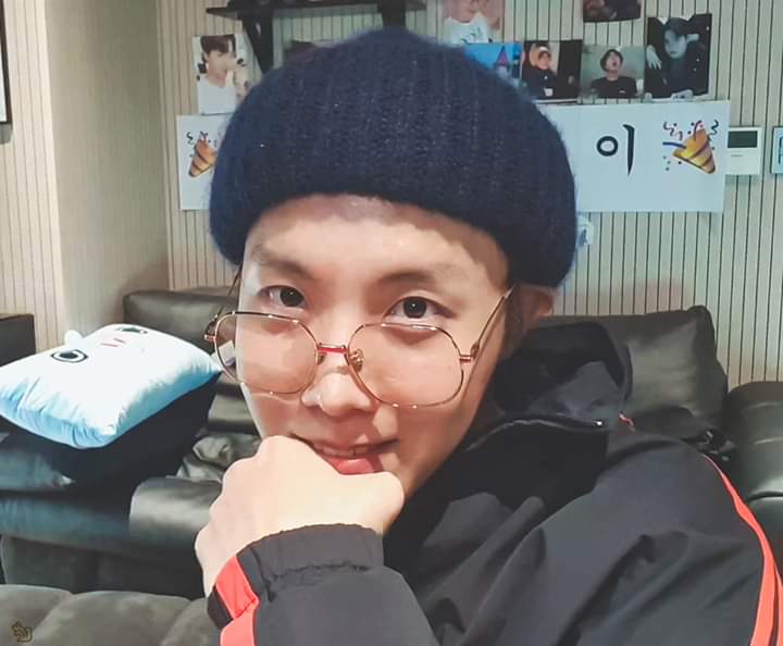 akari301295's tweet photo. Happy Birthday to my Hopee๐
#HappyBirthdayJhope
#HoseokOurBaseLine
#MyHopeWorld
#OurRemedyJhope
#OurPrettyHobi
#HopeAlwaysHere
#WithJhopeOnTheSide
#MyHobbyIsLovingHobi
#OurSunshineJhope
#OurHopeWasBornToday
#DancingKingJHope #18thFebruaryJhope #HoseokOurHope ๐๐ปโโ๏ธ๐ https://t.co/qWzWHxYaIG