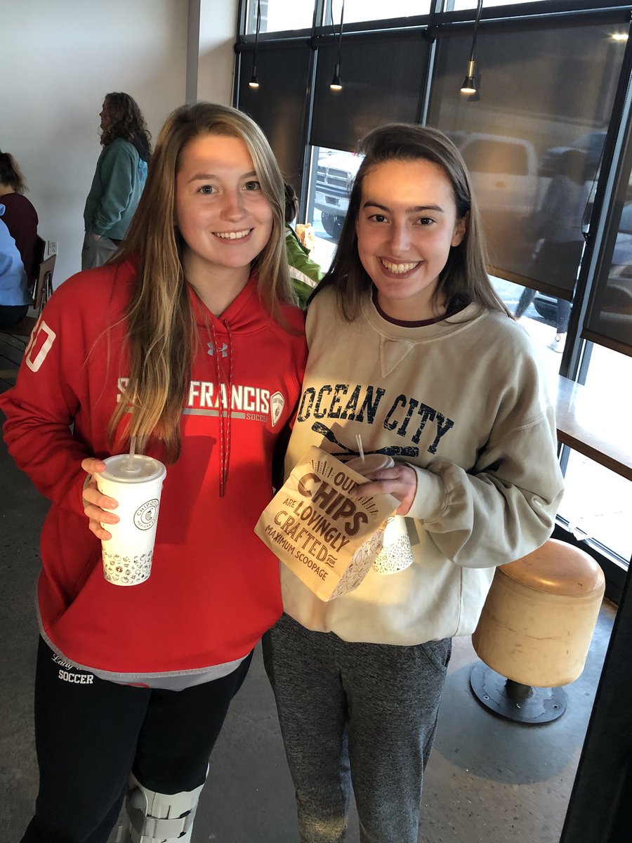 SFU_samsALTsaac's tweet photo. Thanks to @RedFlashWSOC & @RedFlashVB for stopping down for Chipotle Night benefiting @ChildrenCRF! Also, former @SFUathletics AD Bob Krimmel, his wife Sharon & @SFU_JrFrankies member Kenzie Krimmel came out to support SAAC’s Money Wars competition! #CauseAnEffect #FlashFam https://t.co/mBozmTmQ3D