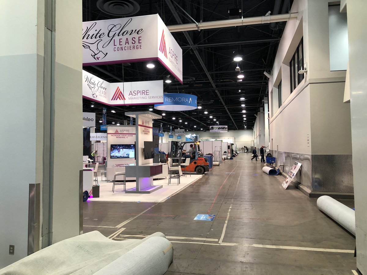MiketheCarGuy1's tweet photo. And just like that it was over... What an incredible 3 days of automotive awesomeness and way cool car peeps!! Thanks so much to all the amazing folks that came by the DealerBuilt booth to say hi, catch #LiveWithLopes or find out more about #TheDifferentDMS! #daymade 👊🏻 https://t.co/4zhgyP8MHg