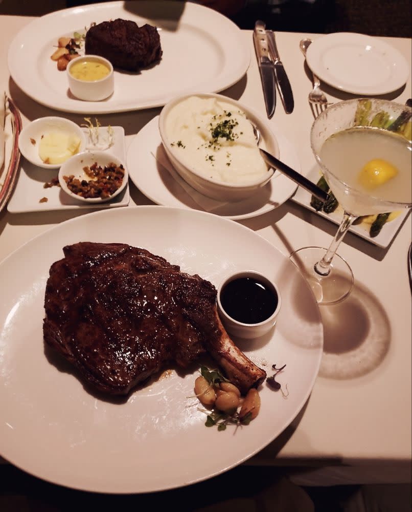 laprimesteaks's tweet photo. This is what dinner should look like! 🤤

📷: veronica u. https://t.co/X3ZKT5Jg6J