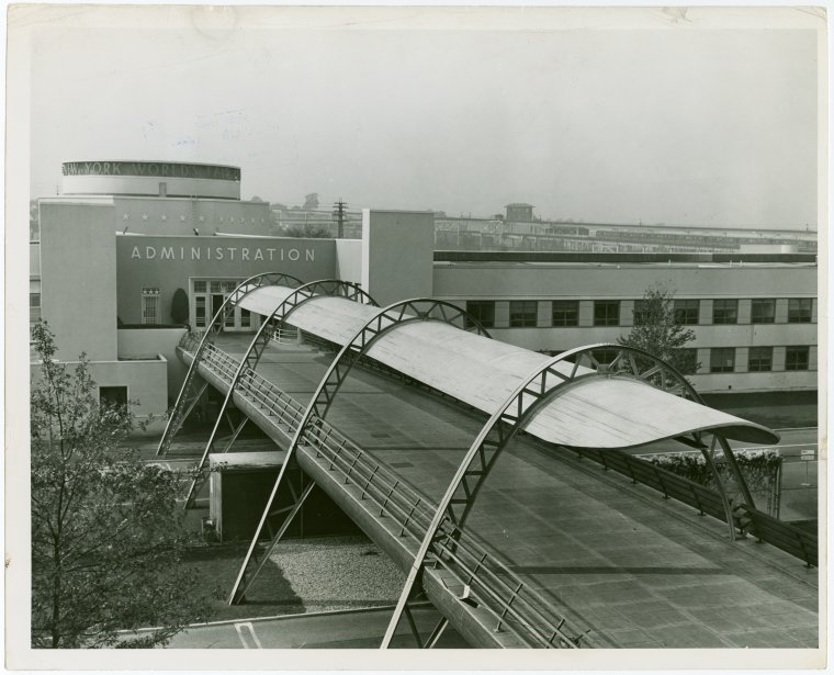 artdecoarch's tweet photo. Bridge of Tomorrow, New York World’s Fair - Isn’t this terrific? The bridge connected the Administration Building with the main exhibit area of the Fair. The postcard (not NYPL) indicates that it was super colorful. Source: NYPL  https://t.co/igTb4STVQn #artdeco #nywf https://t.co/s7oaCQ6UwI