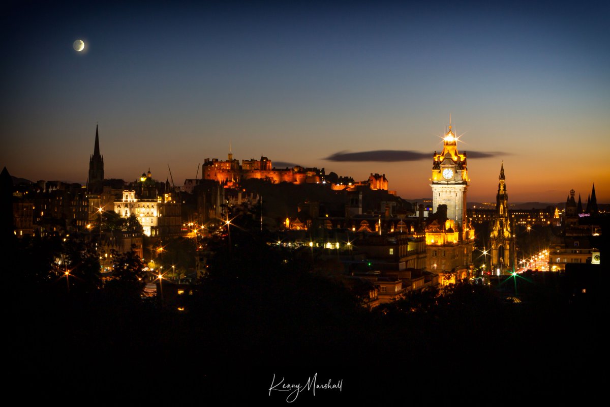 Sunset and moon rise over Edinburgh, Scotland's Capital City.

kennymarshall.co.uk/Scotland/i-p6x…

#scotlandlover #beautifulscotland  #wanderlust #edinburghlife #scotlandphotography #discoverscotland #edinburghcity #scottishcollective  #visualsofscotland