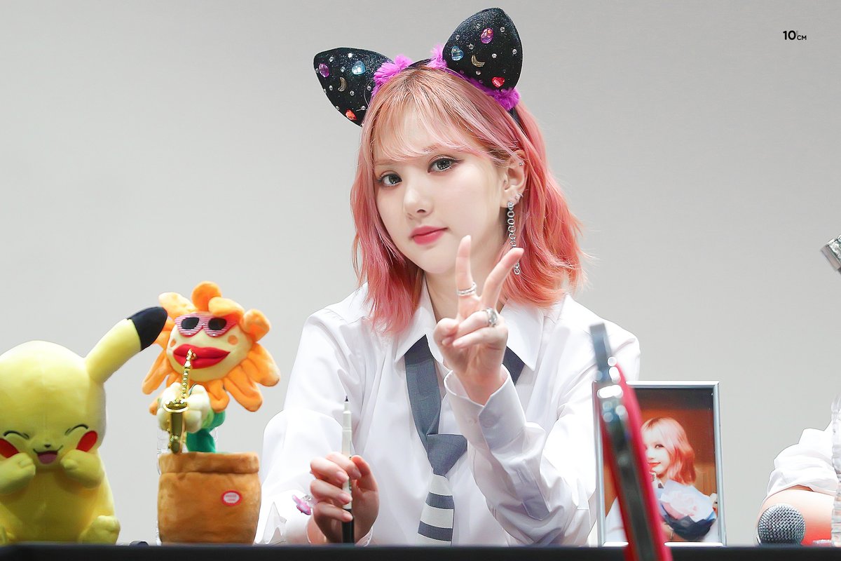 KSJJEB's tweet photo. 200216 상암 팬사인회 🐰
#여자친구 #은하
#GFRIEND #EUNHA https://t.co/HfxceSEkKj