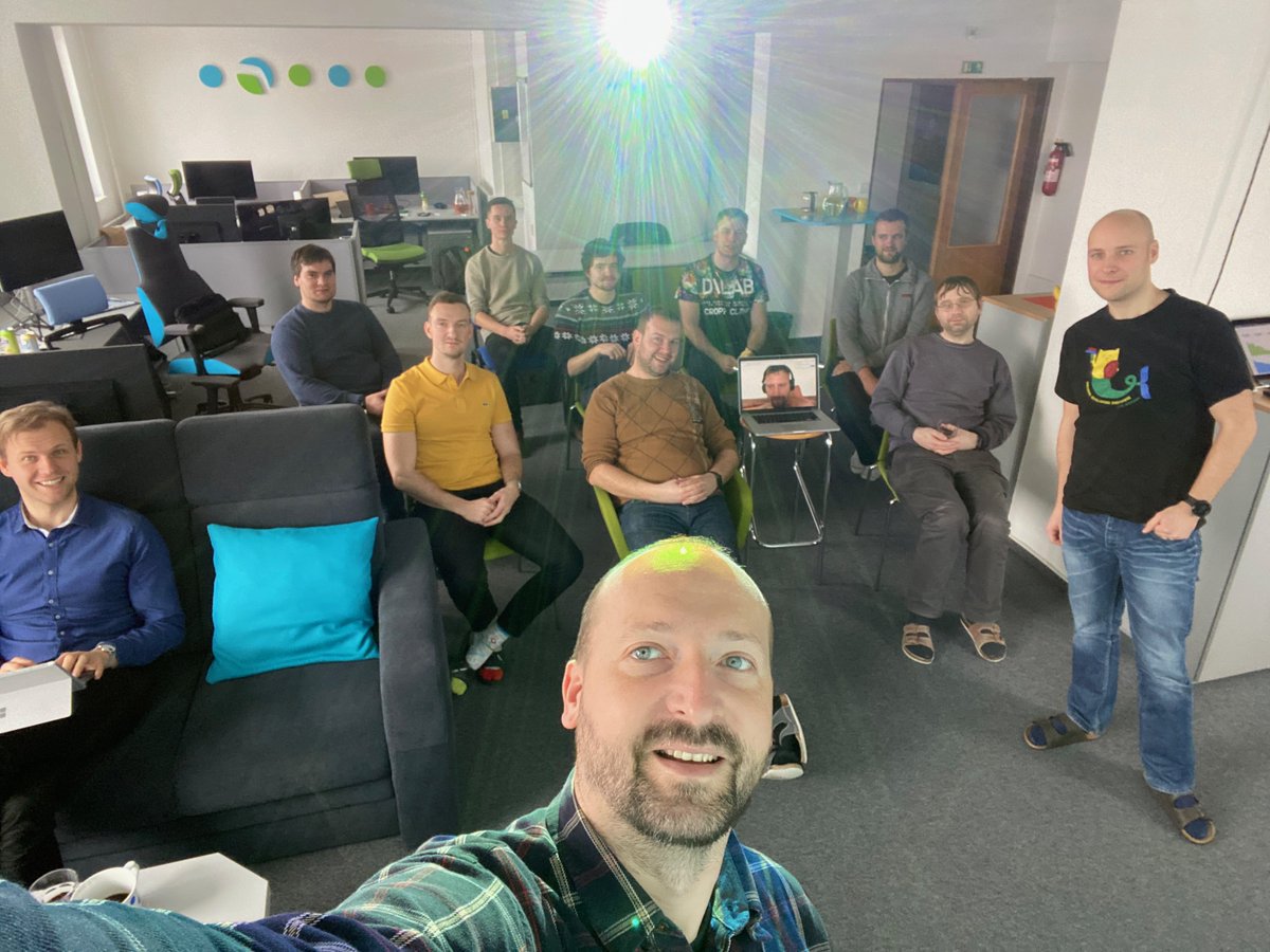 Commity.cz tweet media