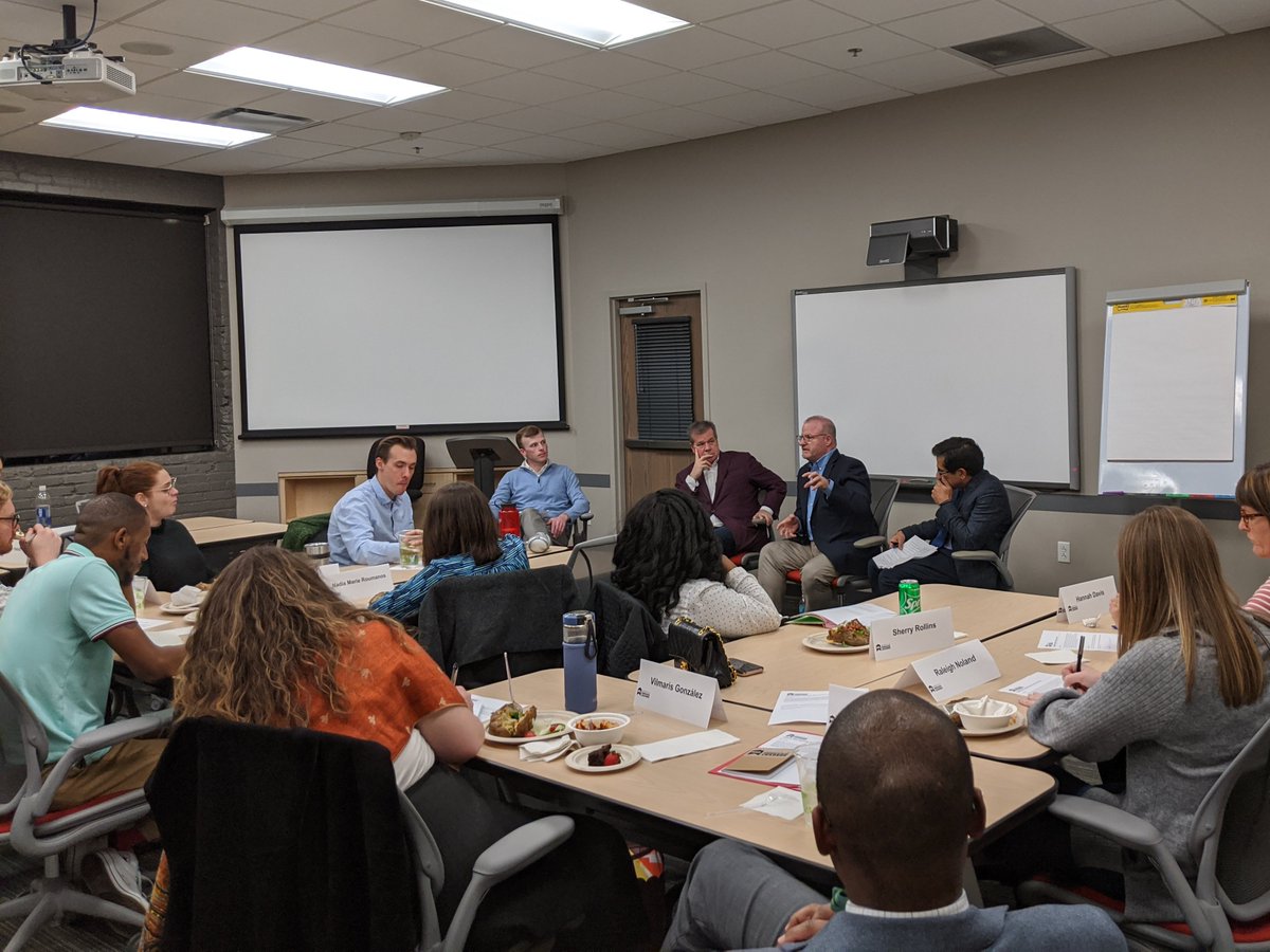 neltweets's tweet photo. Session #2 is rollin' - talkin' about Nashville: Past, Present and Future with Karl Dean, Dave Cooley, and Rashed Fakhruddin #NEL2020 https://t.co/E1c9EalJaW
