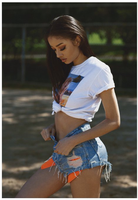 Very grateful to have a spread in MV Mag (the same site where I started adult!) as part of the Black<a href="/tag/mvcrush"class="tags"><span>#mvcrush</span></a><a href="/tag/mvsocial"class="tags"><span>#mvsocial</span></a>