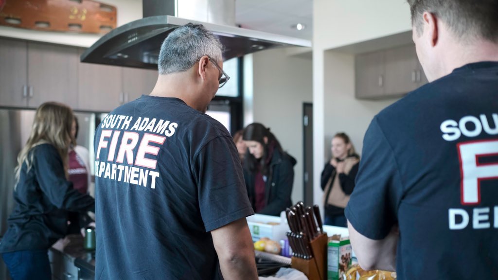 ColoradoRapids's tweet photo. The #Rapids96 front office kicked off our 25 Acts of Kindess in honor of the 25th season by delivering breakfast to the @CommerceCityCO Fire Departments this morning! ☕️🍳🥯

#RandomActsOfKindnessDay https://t.co/JTpvSENUJb